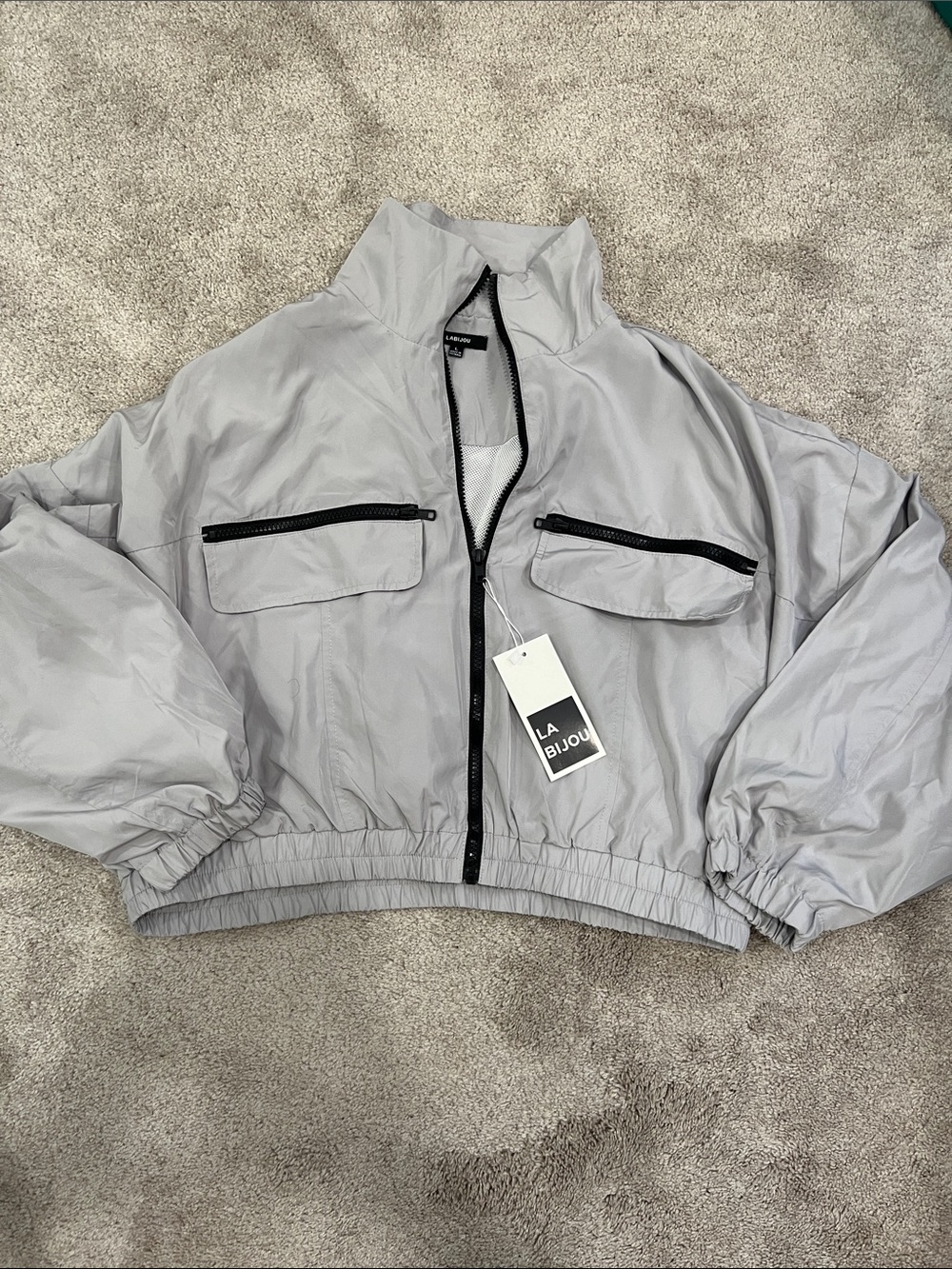 Brand new w/tags cropped zip up jacket. Size L.